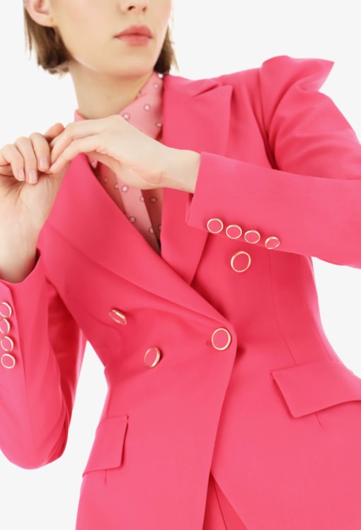 Blazer de ombros marcados