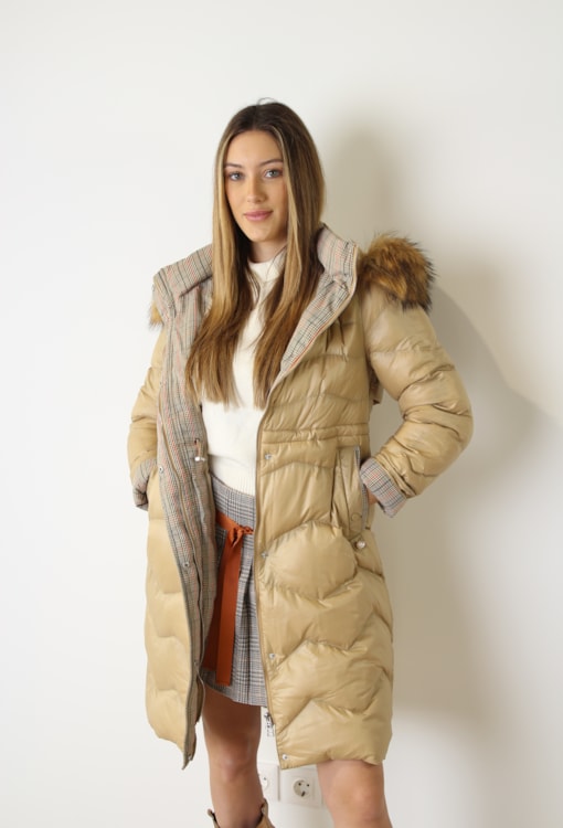 Casaco acolchoado com detalhe xadrez