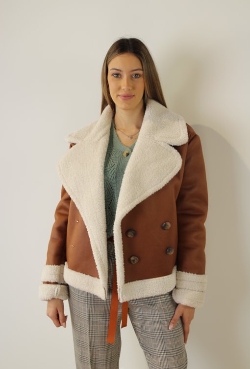 Casaco cruzado com pêlo