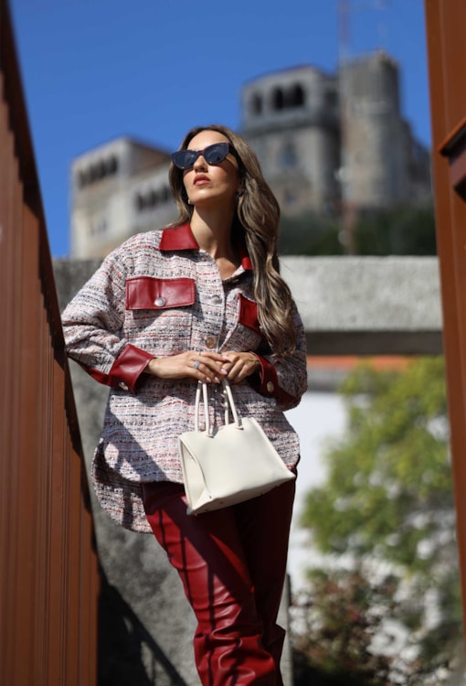 Casaco Tweed com detalhes em napa