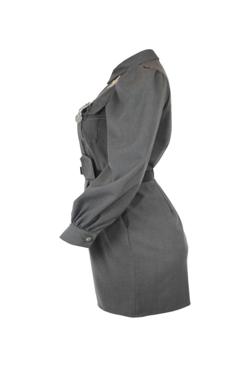 Vestido com tachas e cinto