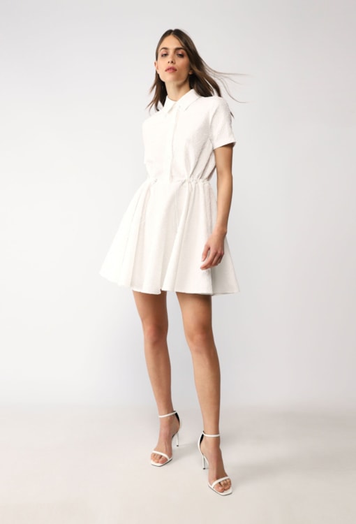 Vestido curto com colarinho