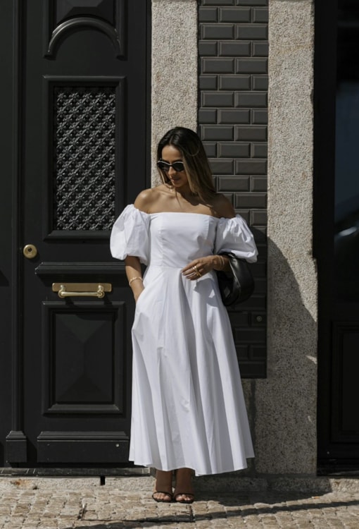 Vestido midi com decote bardot