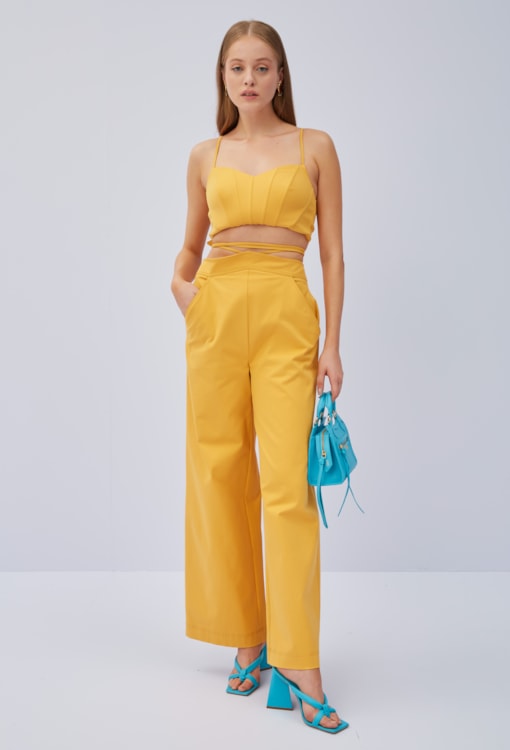 Calça Pantalona com Amarração